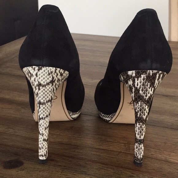 Joan & David Black Suede Heels - Picture 3 of 8